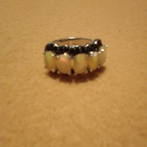 NWOT BEAUTIFUL SIZE 7 RING - Picture 6 of 8